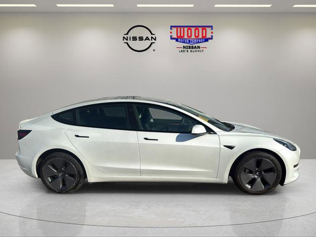 Used 2023 Tesla Model 3 Standard Range image 2