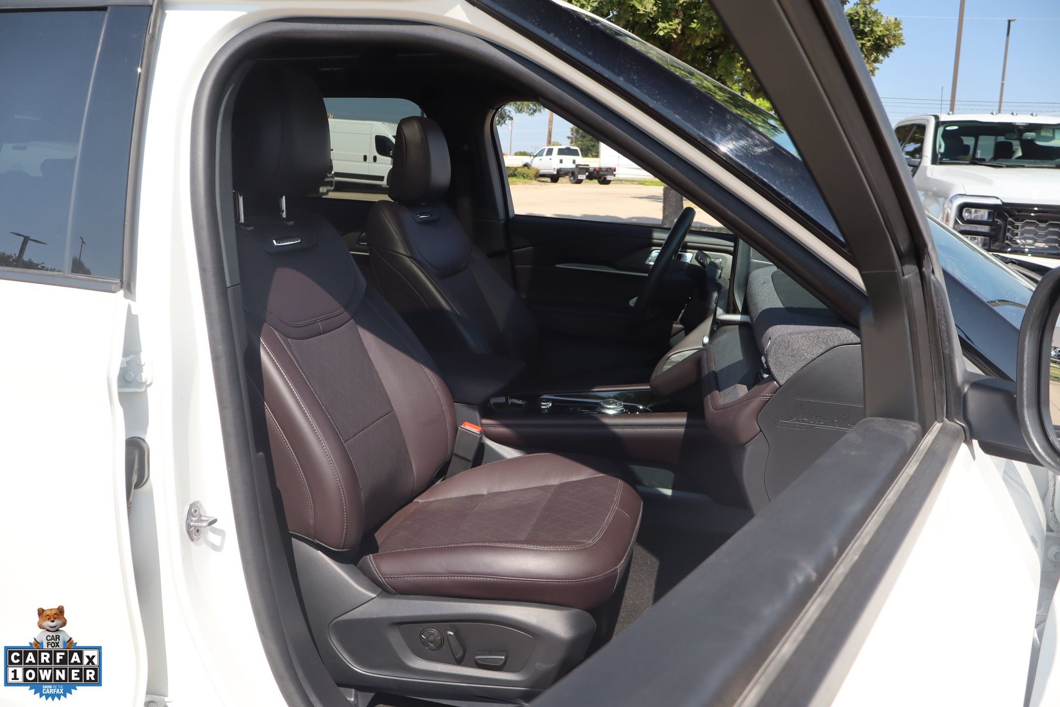 Used 2025 Ford Explorer Platinum RWD image 32