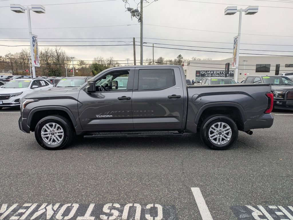 Used 2022 Toyota Tundra SR5 w/ SR5 Convenience Package image 4