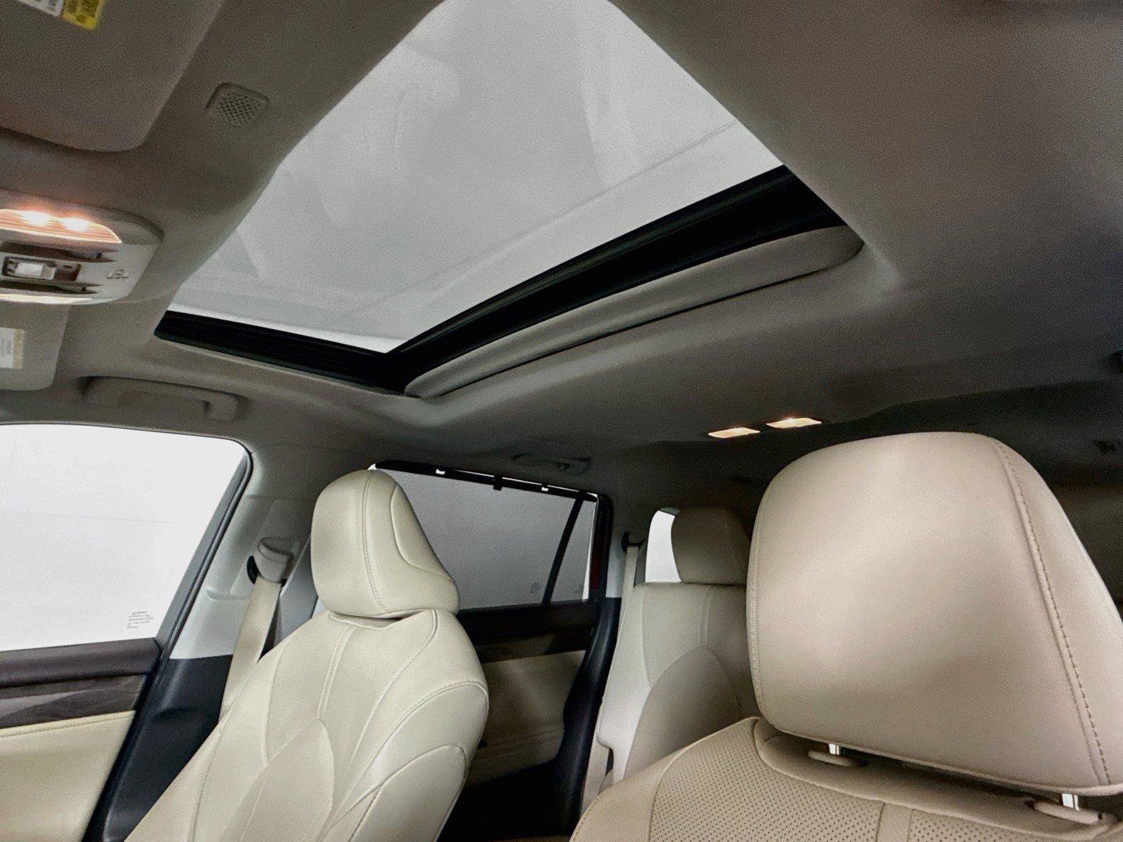 Certified 2021 Toyota Highlander Limited FWD image 6