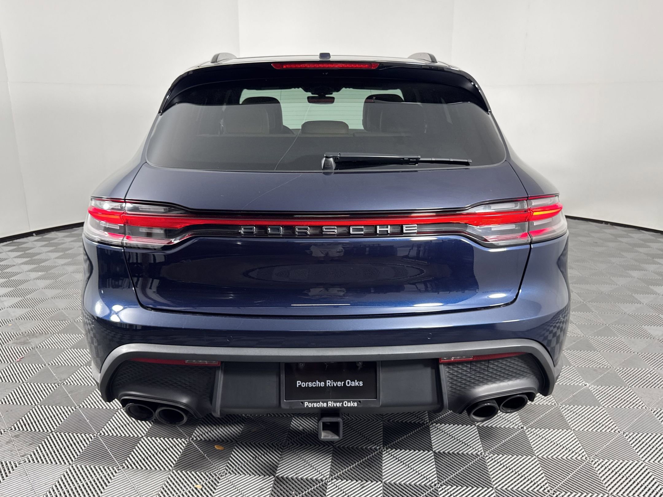 Certified 2022 Porsche Macan AWD/4WD image 10