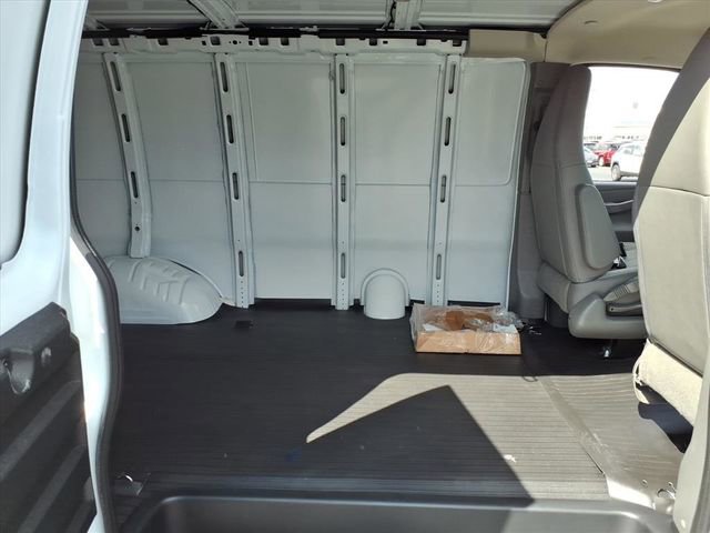 New 2026 Chevrolet Express 2500 image 5
