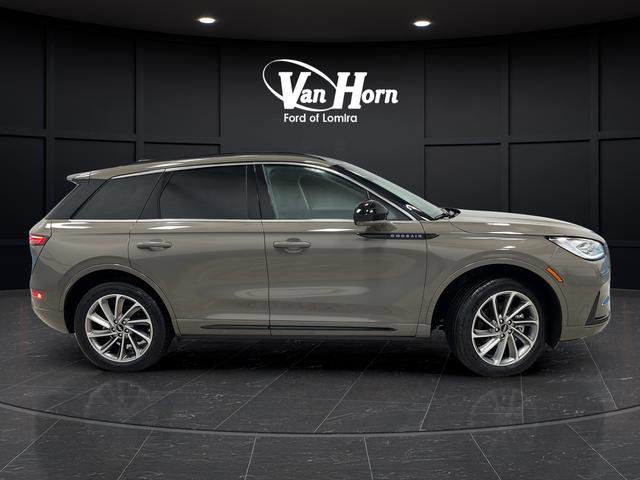 Used 2025 Lincoln Corsair Grand Touring image 2