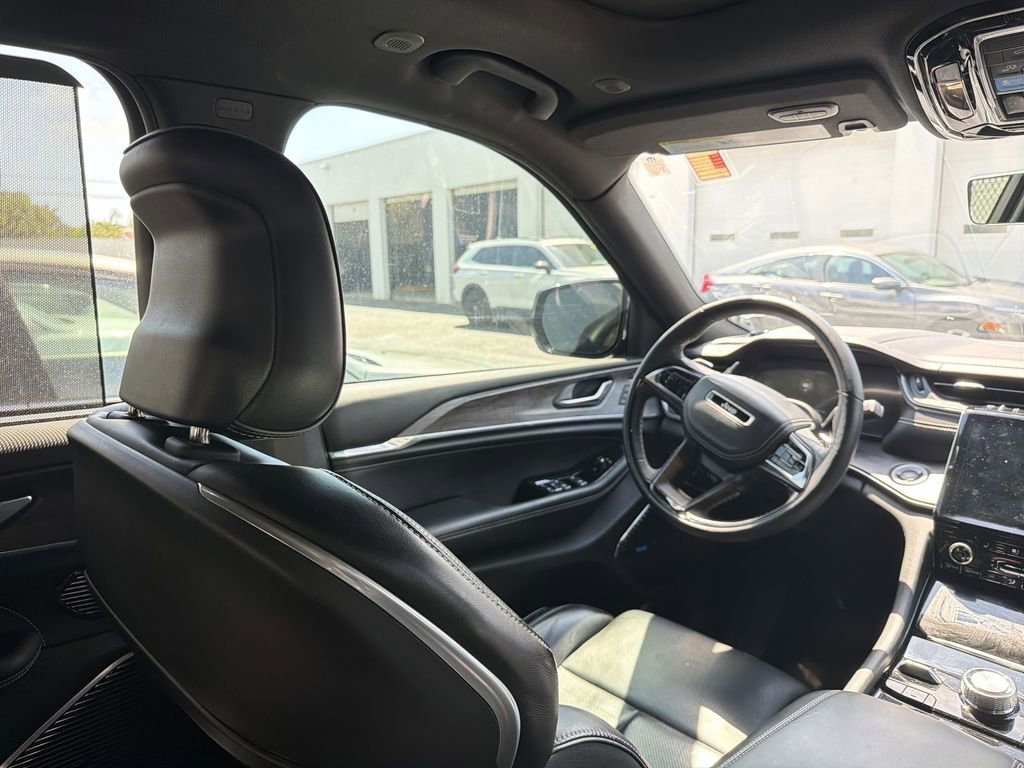 Used 2022 Jeep Grand Cherokee Overland w/ Advanced Protech Group III image 17