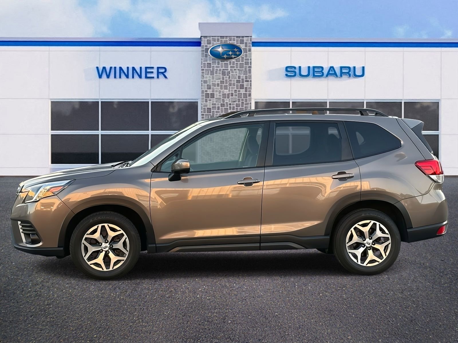 Used 2023 Subaru Forester Premium image 2