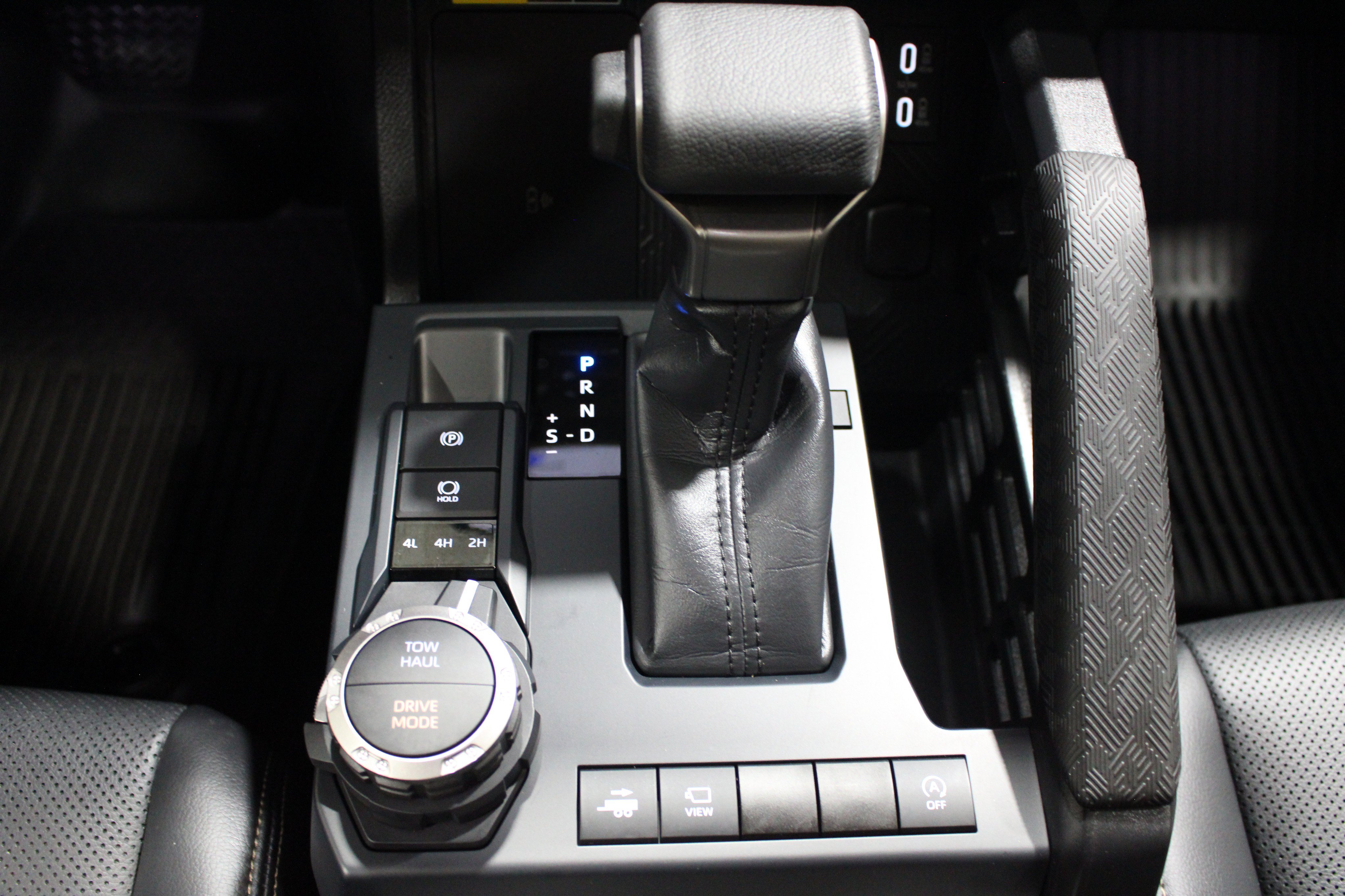 Used 2025 Toyota Tacoma Limited AWD/4WD image 18