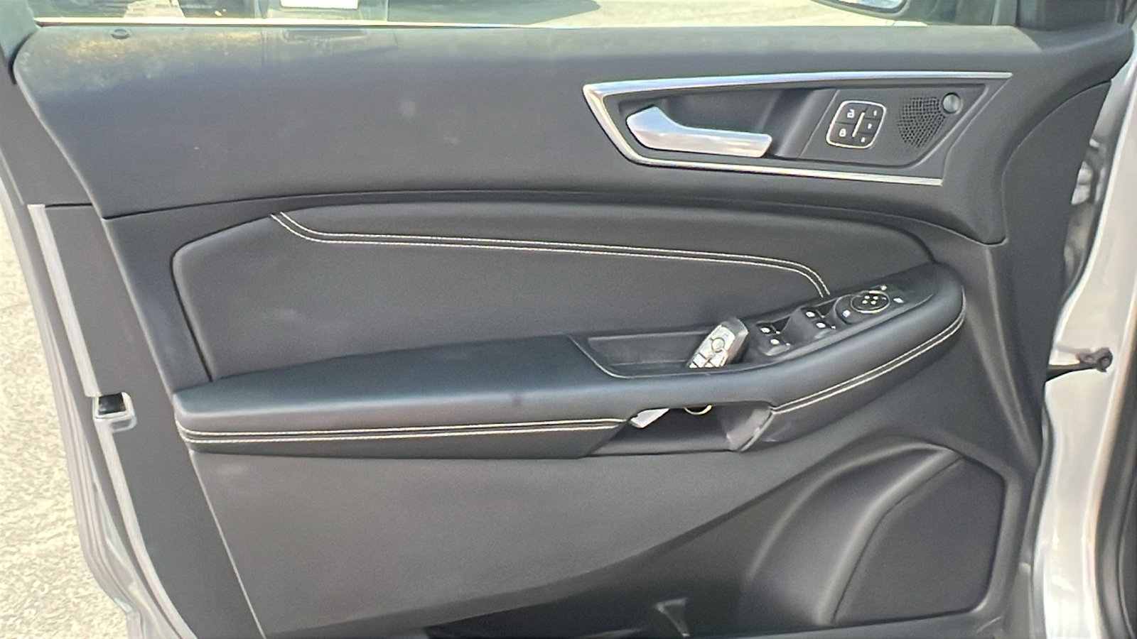 Used 2022 Ford Edge Titanium image 15