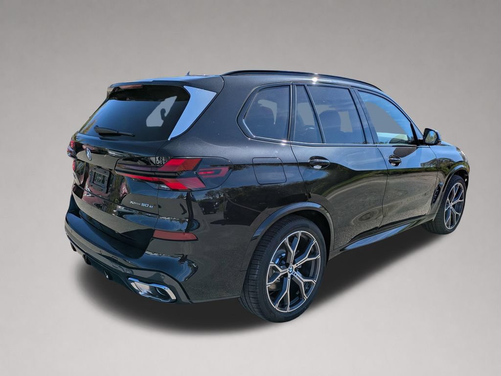 New 2026 BMW X5 xDrive50e w/ M Sport Package AWD/4WD image 4