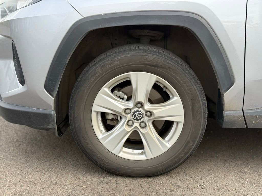 Used 2020 Toyota RAV4 LE w/ Carpet Mat Package image 9