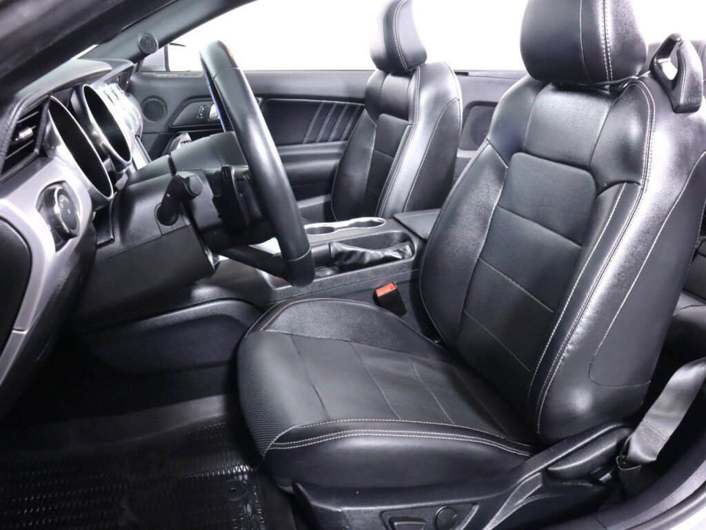 Used 2020 Ford Mustang Premium RWD image 31
