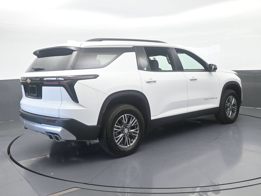 Used 2025 Chevrolet Traverse LT FWD image 6