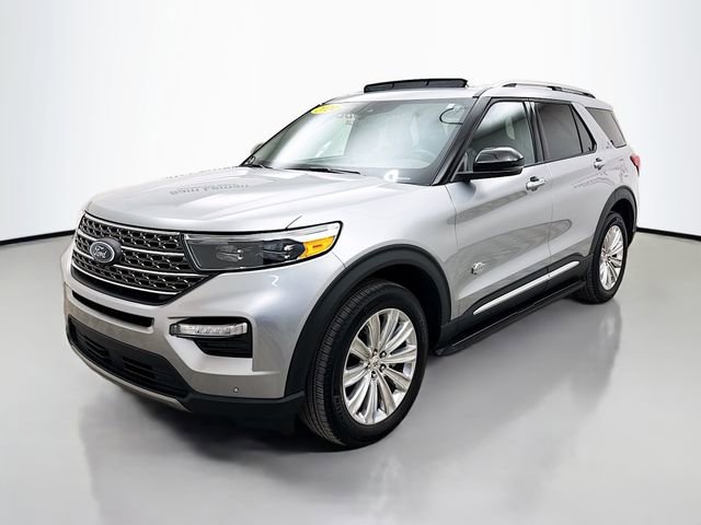 Used 2024 Ford Explorer King Ranch w/ Technology Package image 3