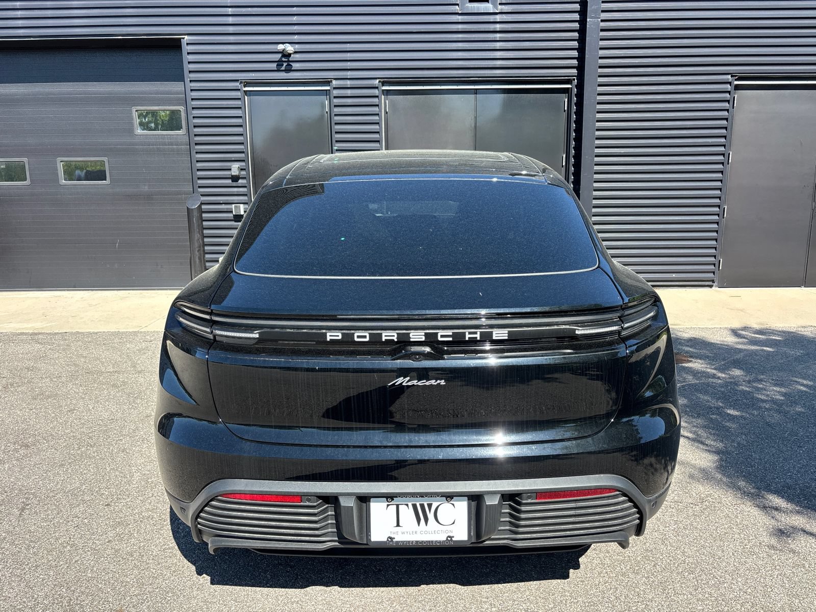 Used 2025 Porsche Macan Electric RWD image 7