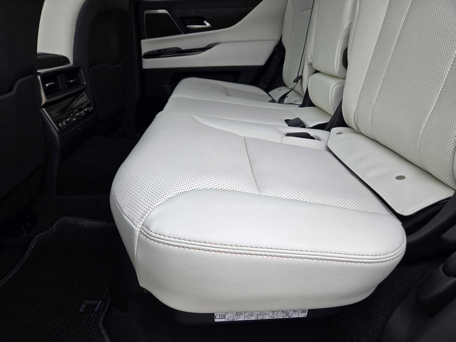 New 2026 Lexus LX 700h Luxury image 8