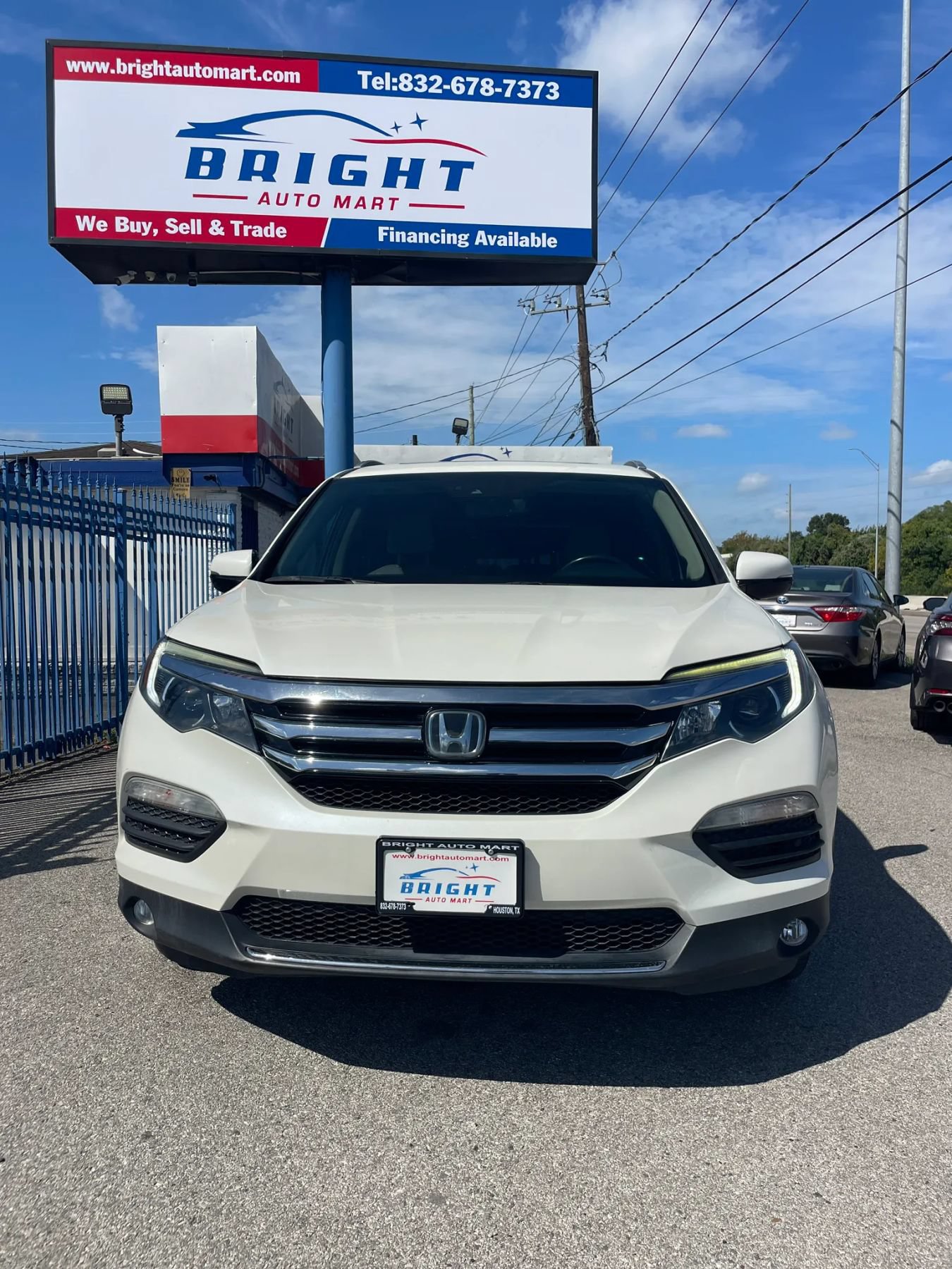 Used 2017 Honda Pilot Elite image 1