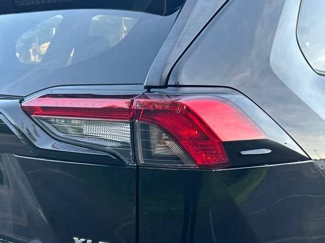 Used 2021 Toyota RAV4 XLE w/ XLE Grade Weather Package AWD/4WD image 11