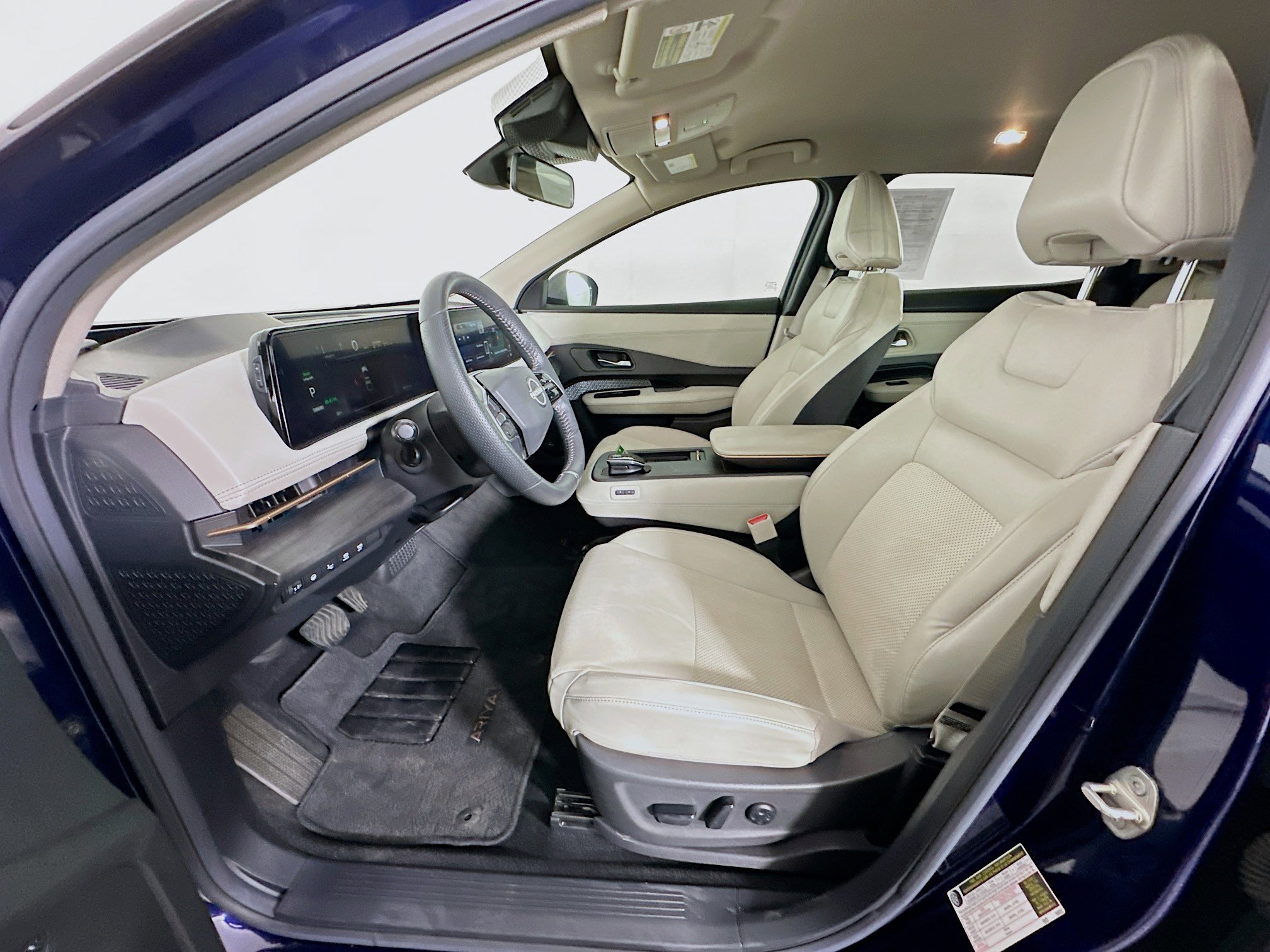 Used 2023 Nissan Ariya FWD image 13