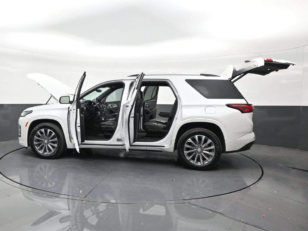Used 2022 Chevrolet Traverse Premier FWD image 30