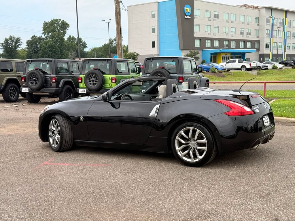 Used 2011 Nissan 370Z Touring RWD image 18