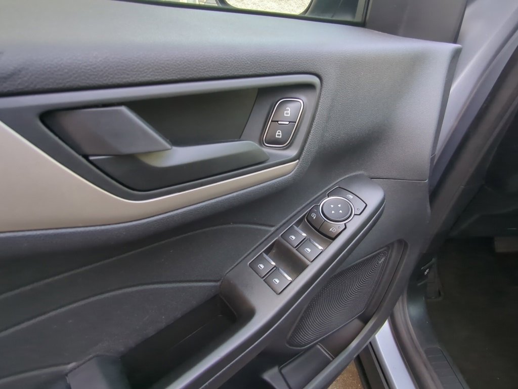 Used 2022 Ford Escape SE image 16