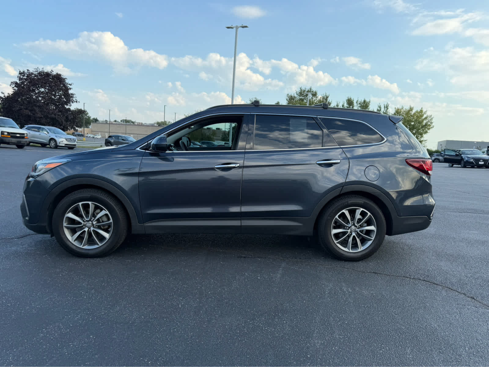 Used 2017 Hyundai Santa Fe SE w/ Cargo Package FWD image 4