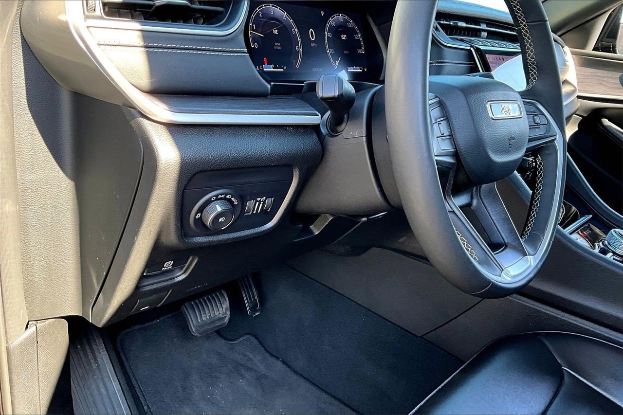 Certified 2024 Jeep Grand Cherokee Limited image 18