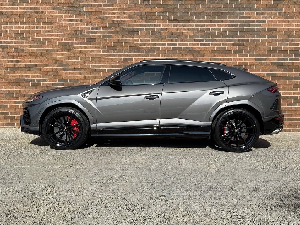 Used 2022 Lamborghini Urus image 2