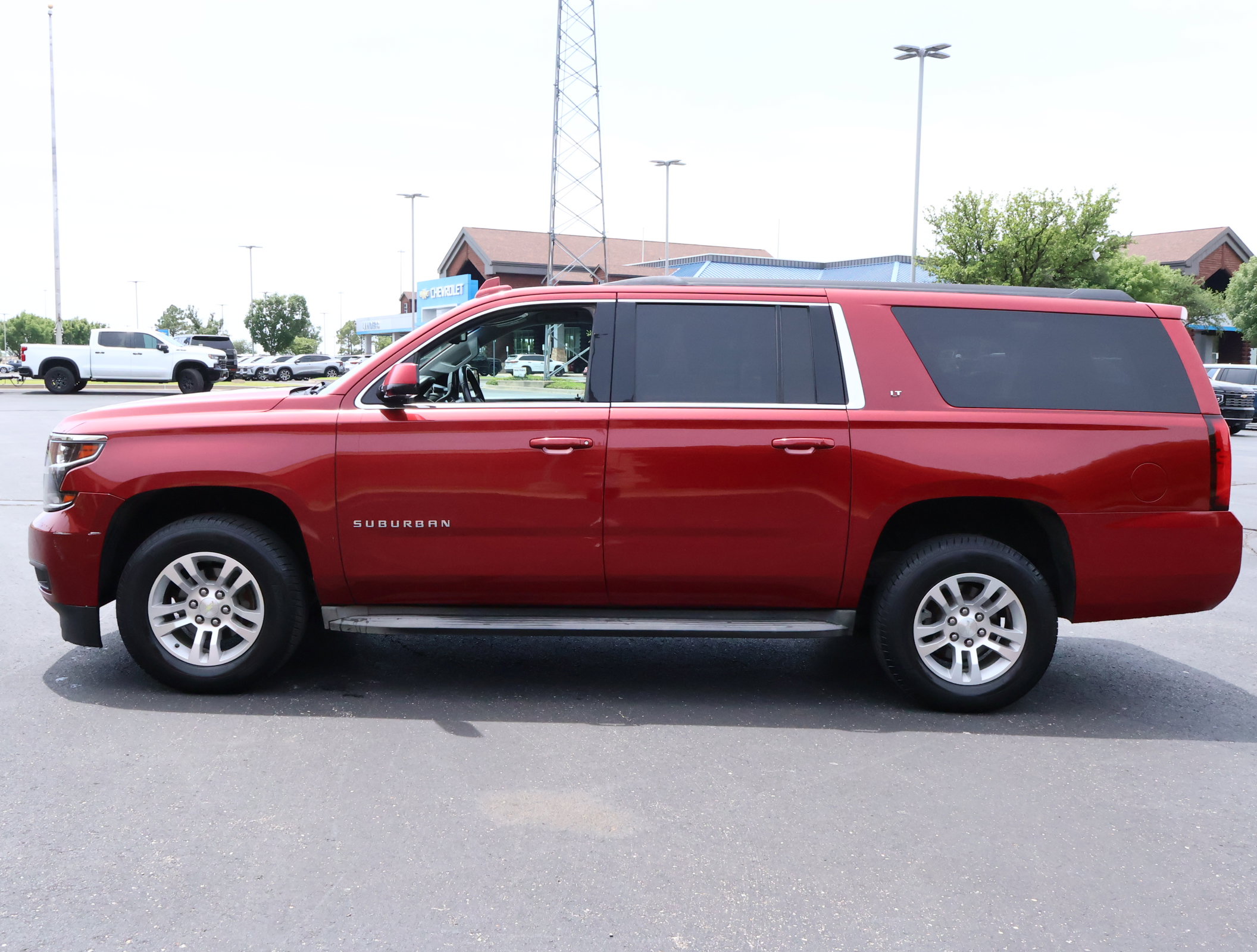 Used 2015 Chevrolet Suburban LT RWD image 31