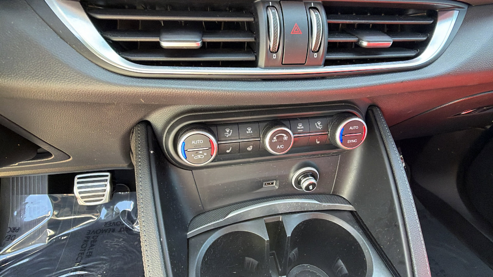 Used 2025 Alfa Romeo Stelvio Sprint image 34