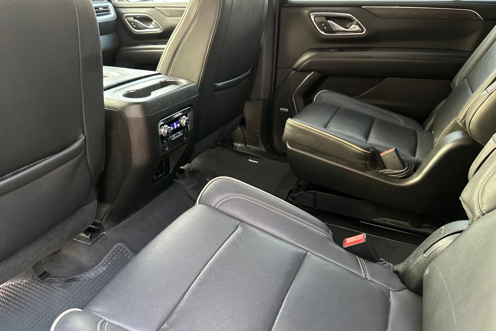 Used 2021 GMC Yukon XL SLT w/ SLT Luxury Package image 13