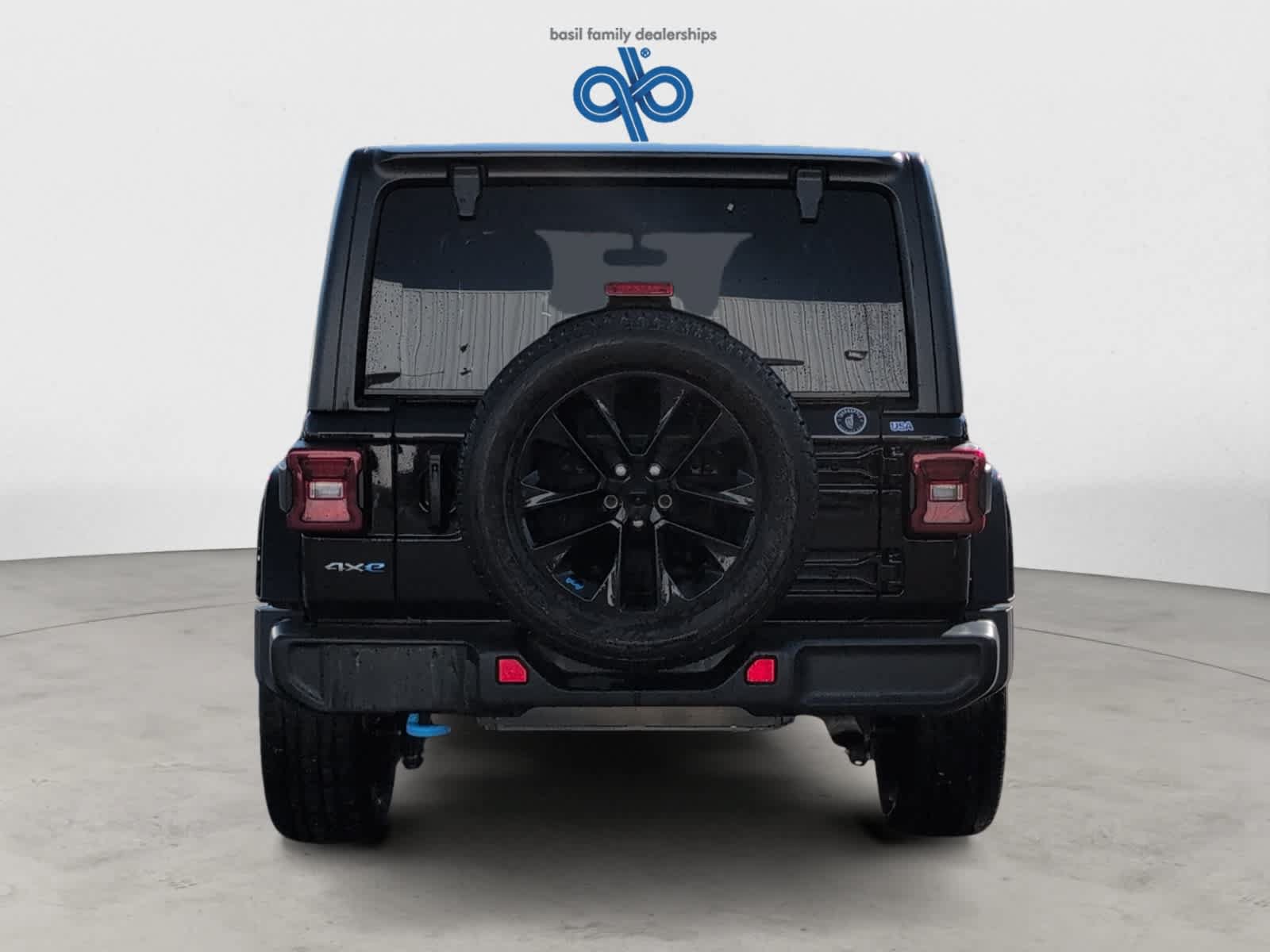 Used 2023 Jeep Wrangler Unlimited Sahara w/ Cold Weather Group AWD/4WD image 8