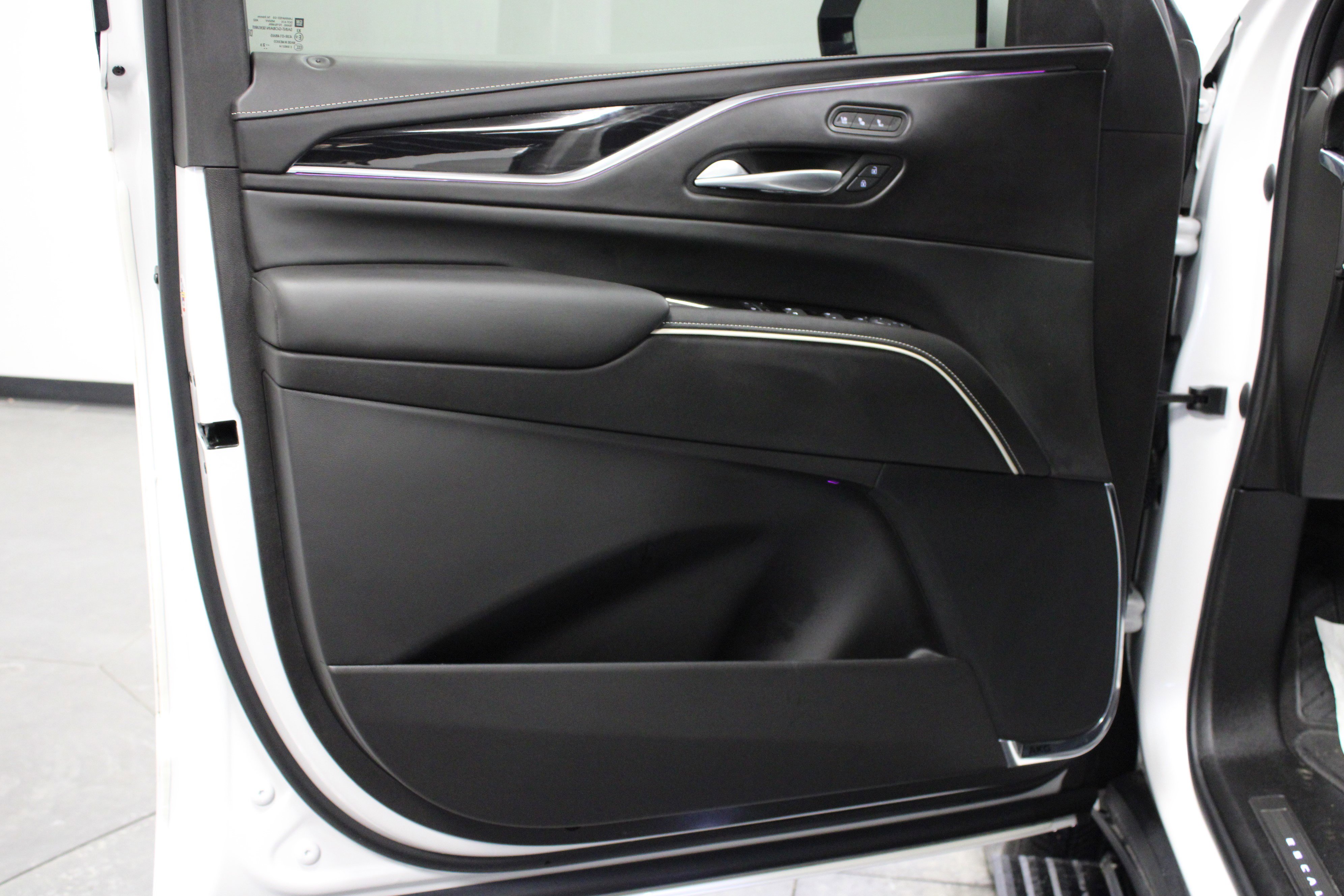 Used 2023 Cadillac Escalade ESV V w/ Heavy-Duty Trailer Package image 11