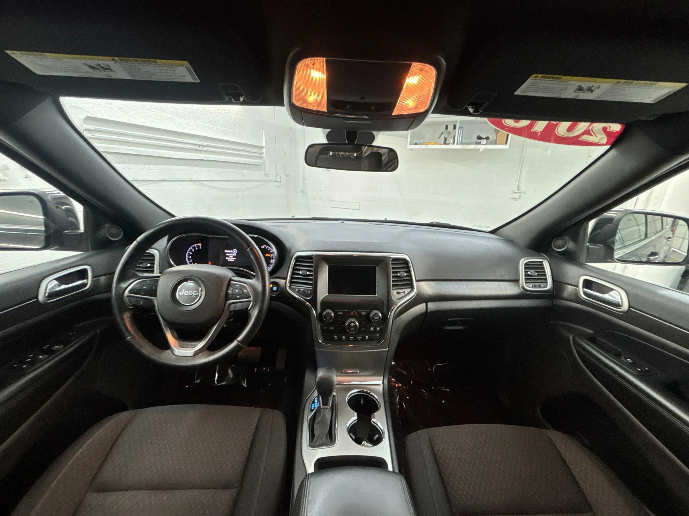 Used 2018 Jeep Grand Cherokee Laredo AWD/4WD image 17
