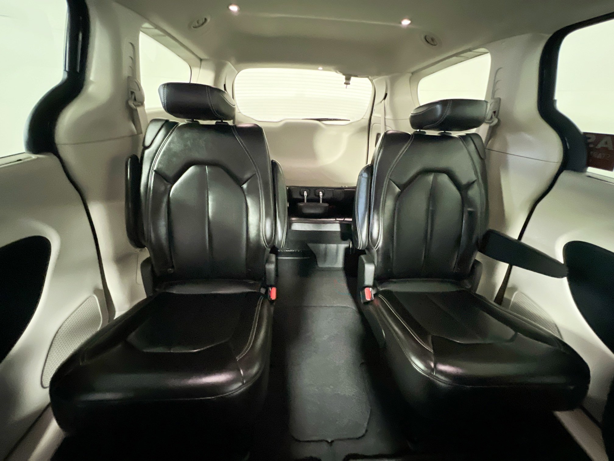 Used 2023 Chrysler Pacifica Touring-L FWD image 33