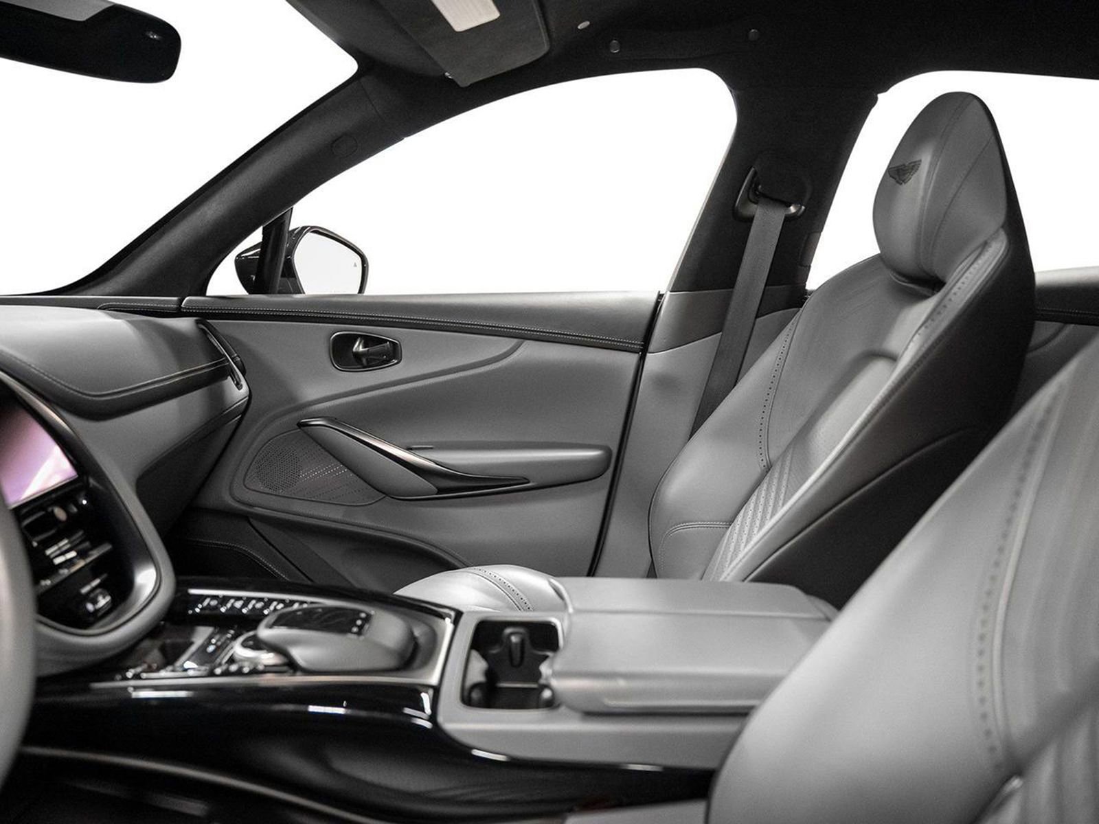 Used 2021 Aston Martin DBX image 35