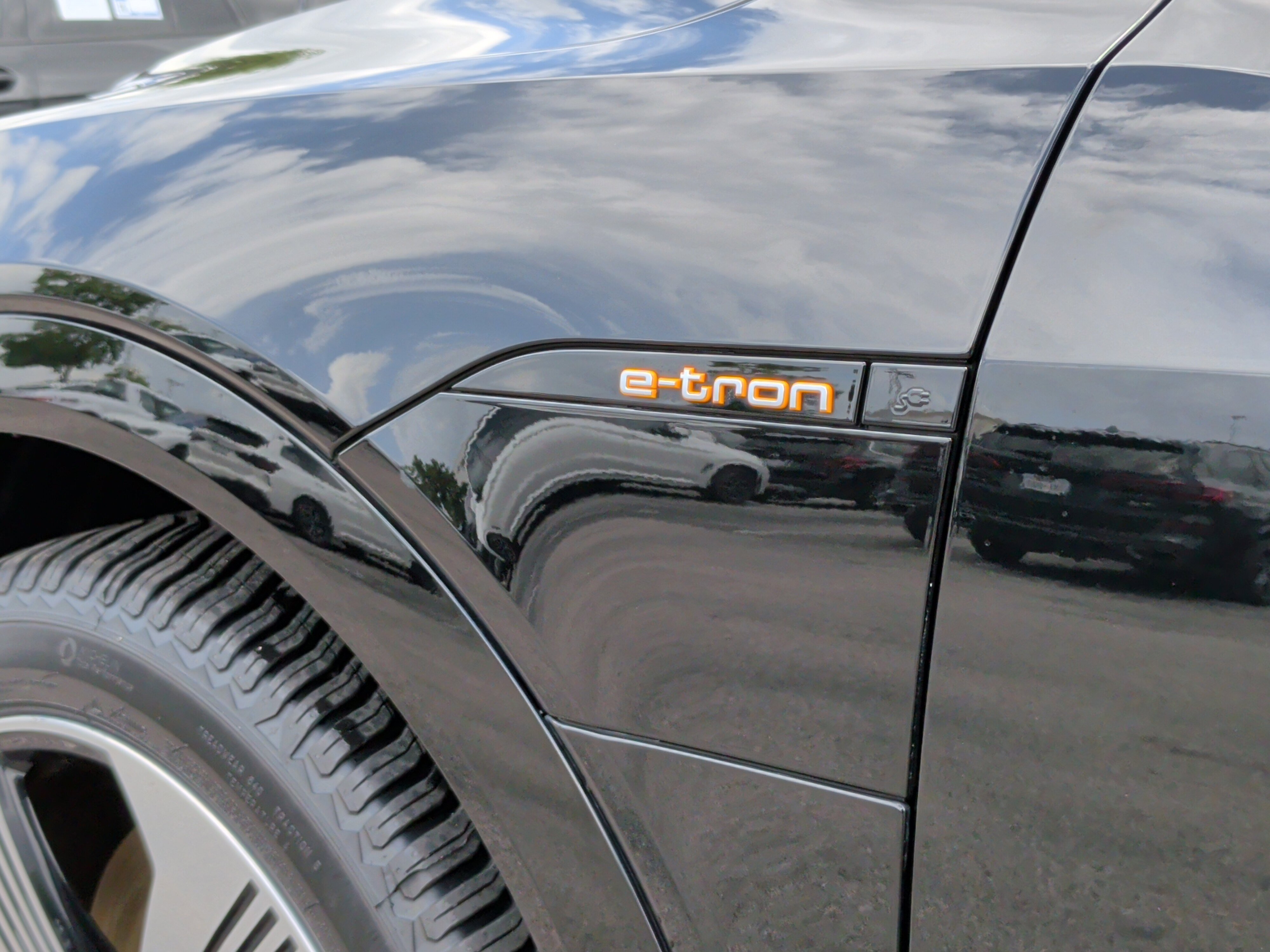 Used 2023 Audi e-tron Premium Plus w/ Premium Plus Package AWD/4WD image 15