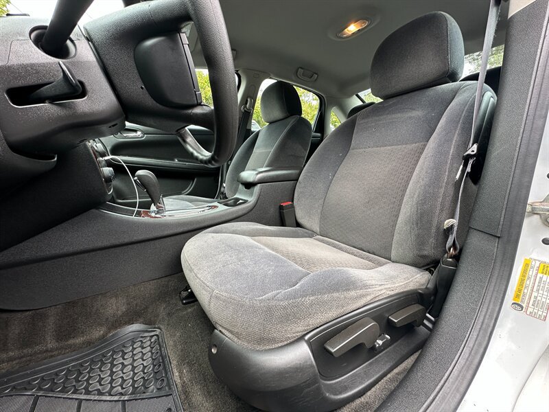 Used 2011 Chevrolet Impala LS FWD image 11