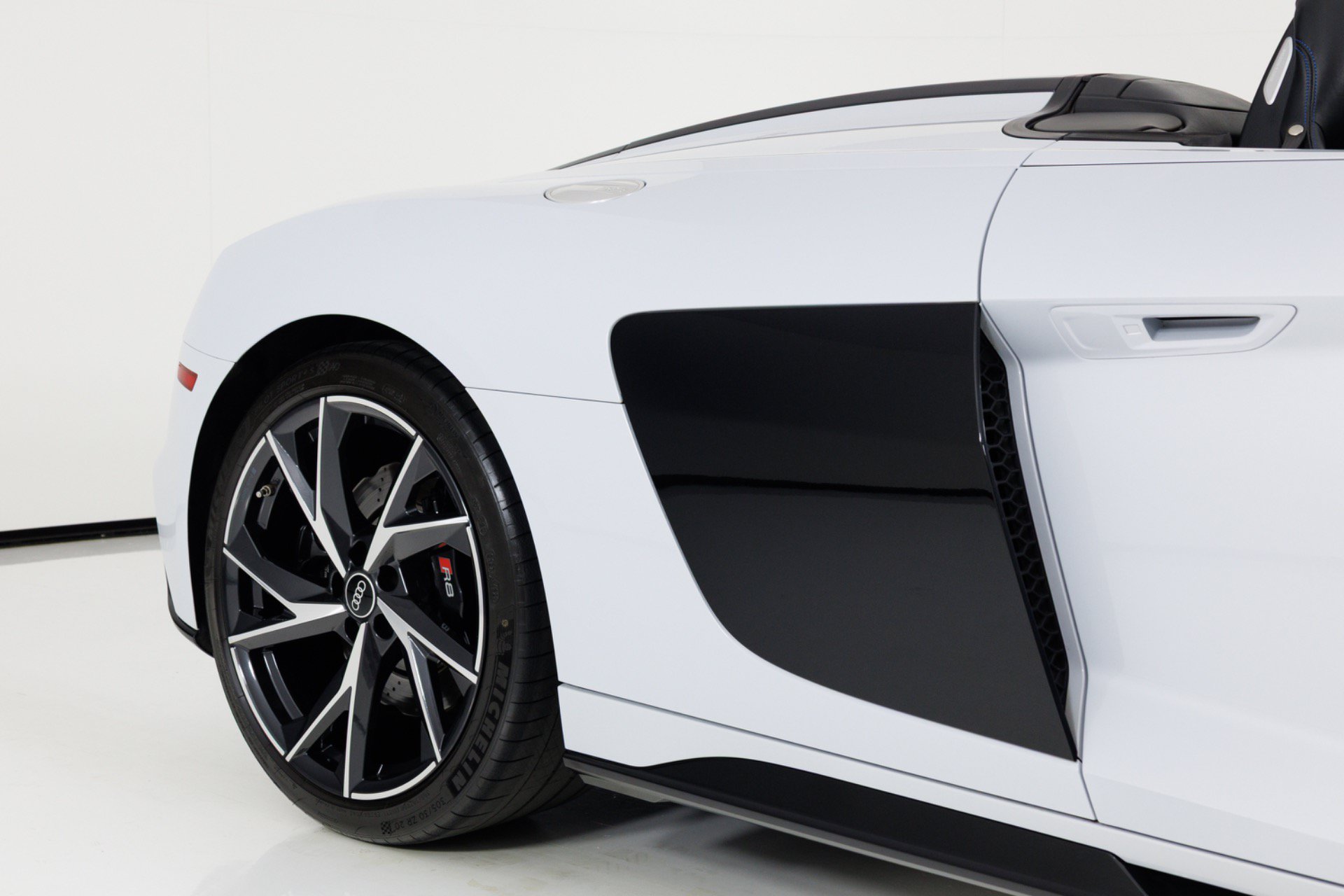 Used 2022 Audi R8 V10 w/ Premium Package RWD image 64