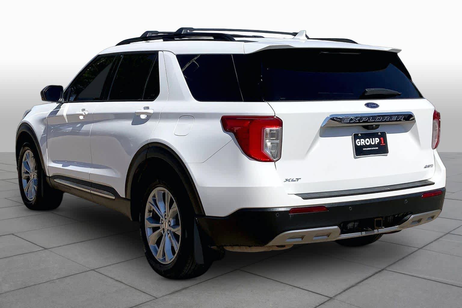 Used 2021 Ford Explorer XLT w/ Equipment Group 202A AWD/4WD image 12
