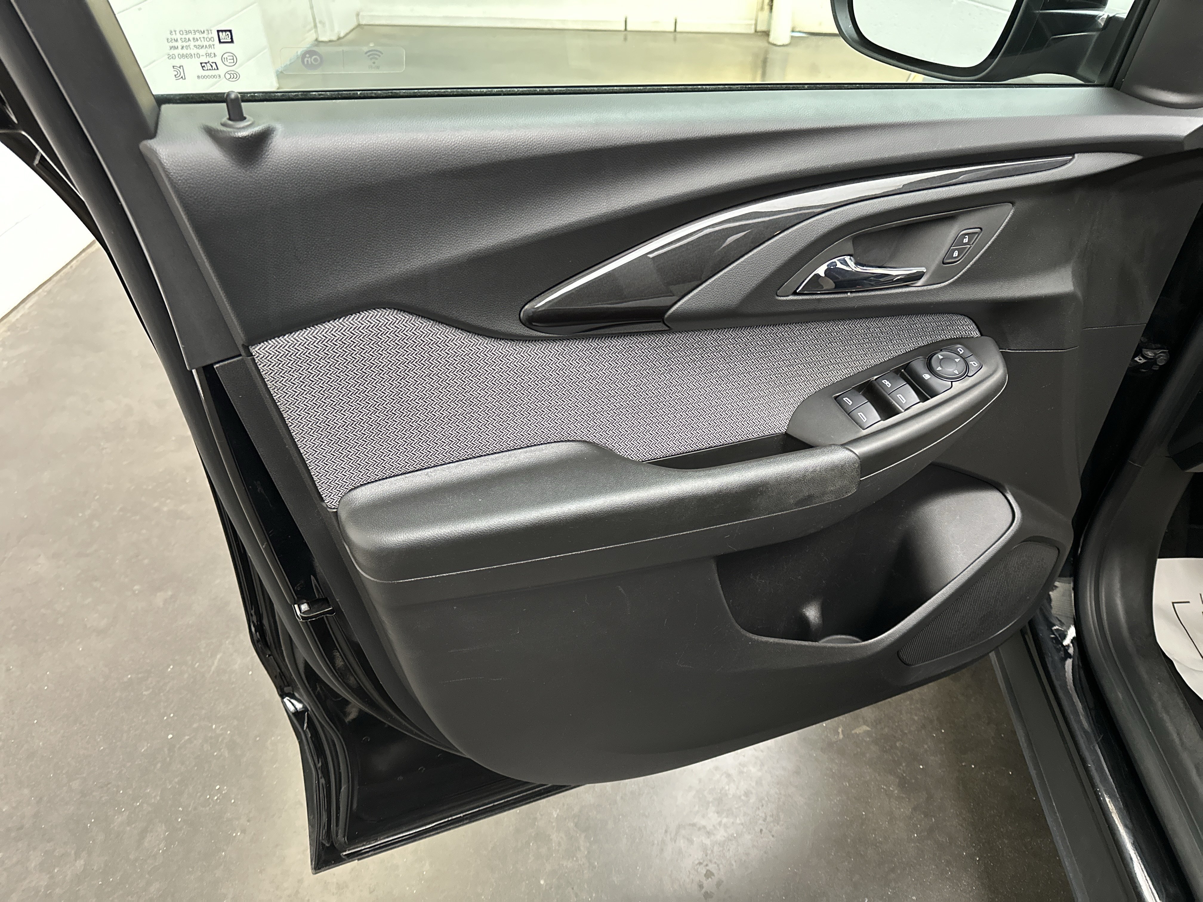 Used 2023 Chevrolet TrailBlazer LT AWD/4WD image 17