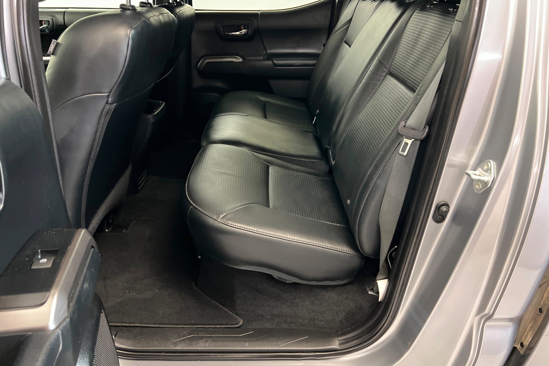 Used 2021 Toyota Tacoma Limited image 22