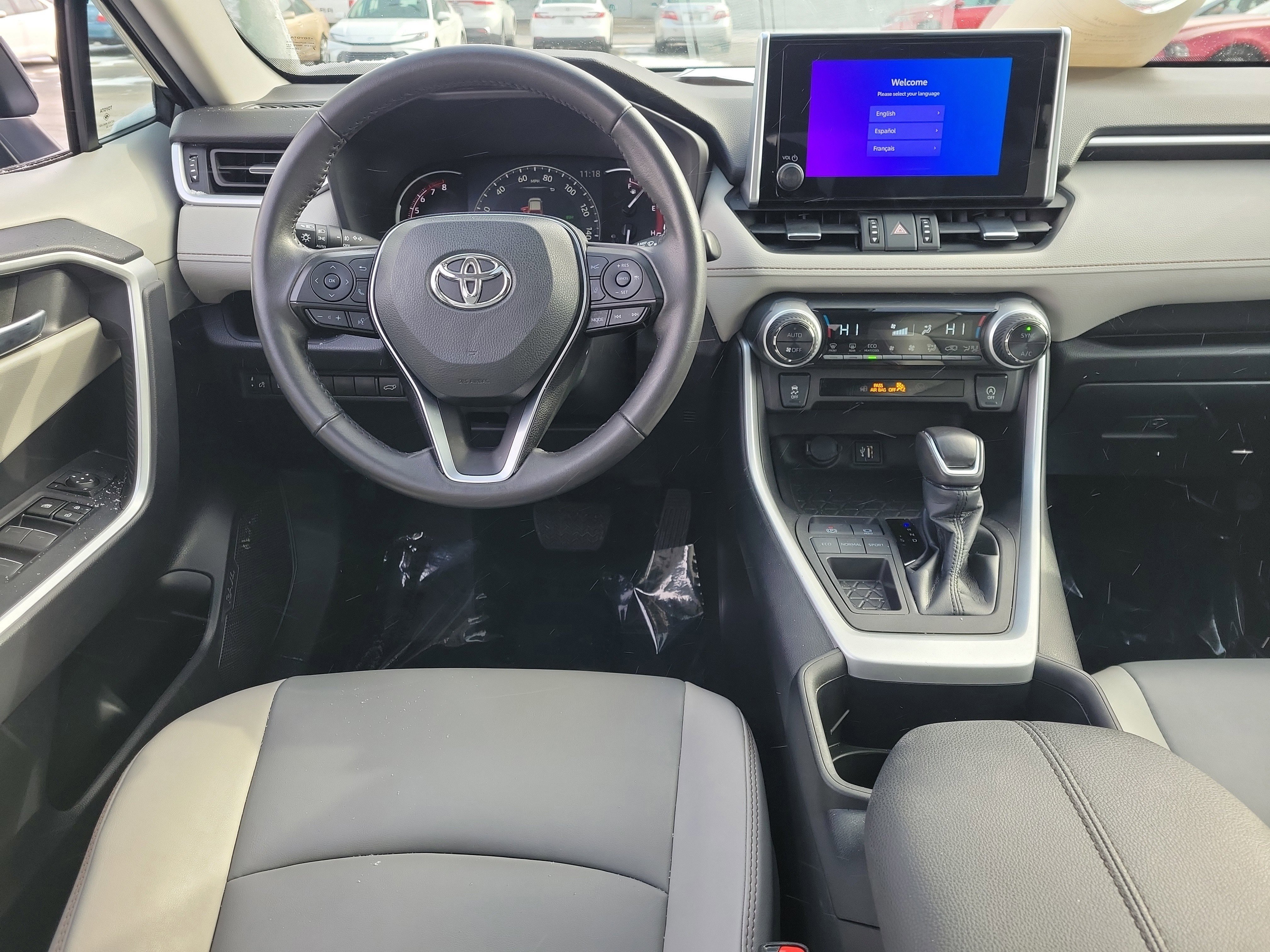 Used 2023 Toyota RAV4 XLE Premium image 10