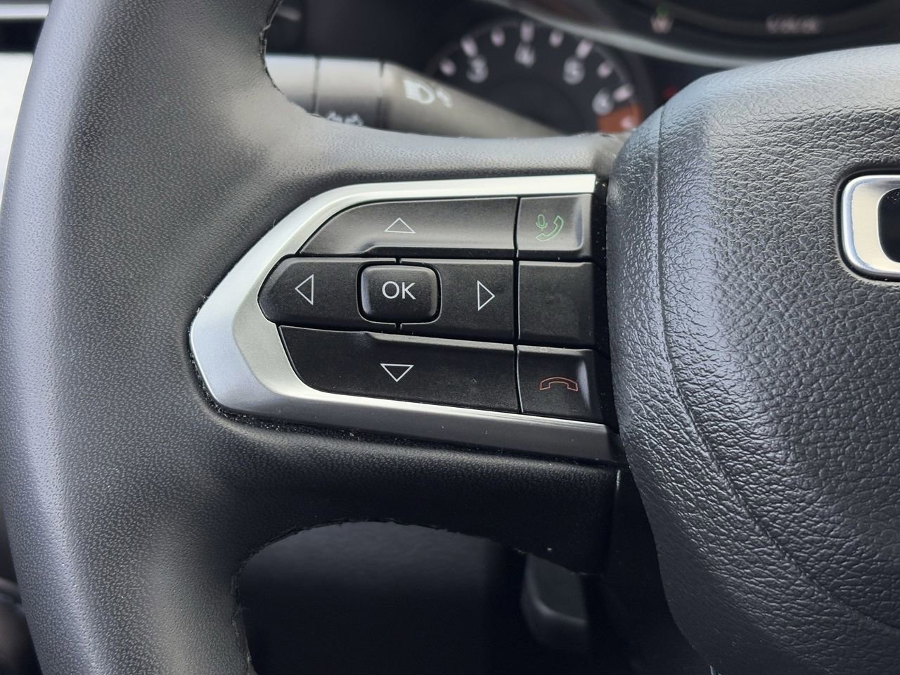 Used 2023 Jeep Compass Latitude w/ Convenience Group AWD/4WD image 16