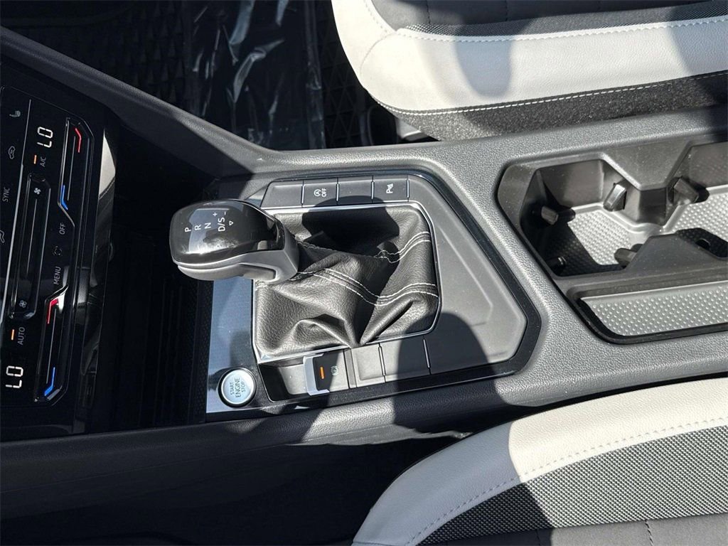 New 2025 Volkswagen Taos SE image 22