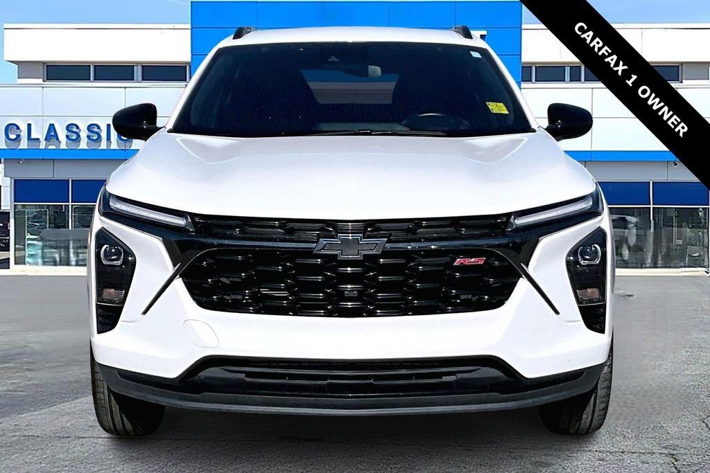 Used 2025 Chevrolet Trax RS w/ Driver Confidence Package image 2