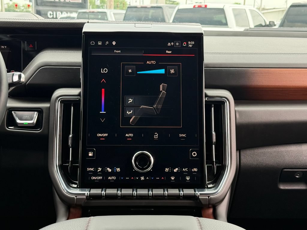 Used 2025 GMC Yukon Denali w/ Sun & Power Step Package AWD/4WD image 38