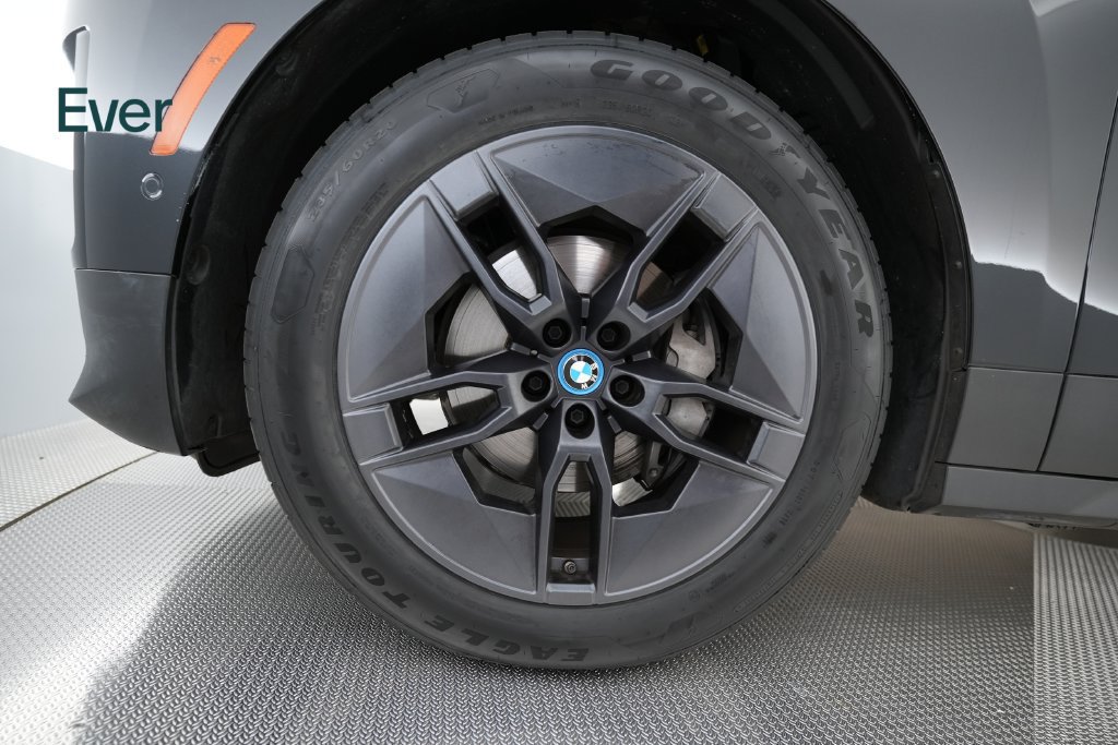 Used 2024 BMW iX xDrive50 AWD/4WD image 19