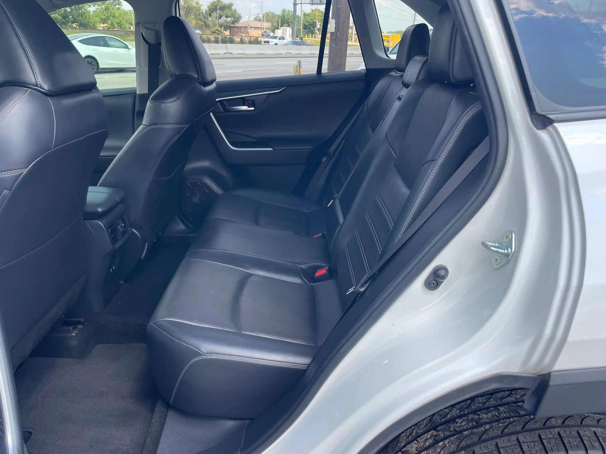 Used 2019 Toyota RAV4 Limited w/ Advanced Technology Package FWD image 18