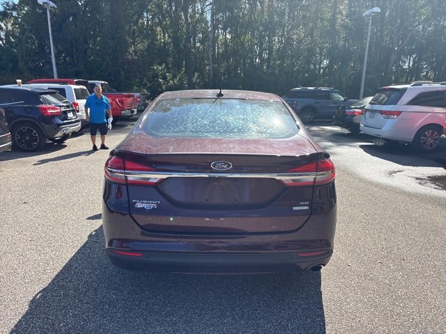 Used 2017 Ford Fusion SE w/ Fusion SE Technology Package image 5