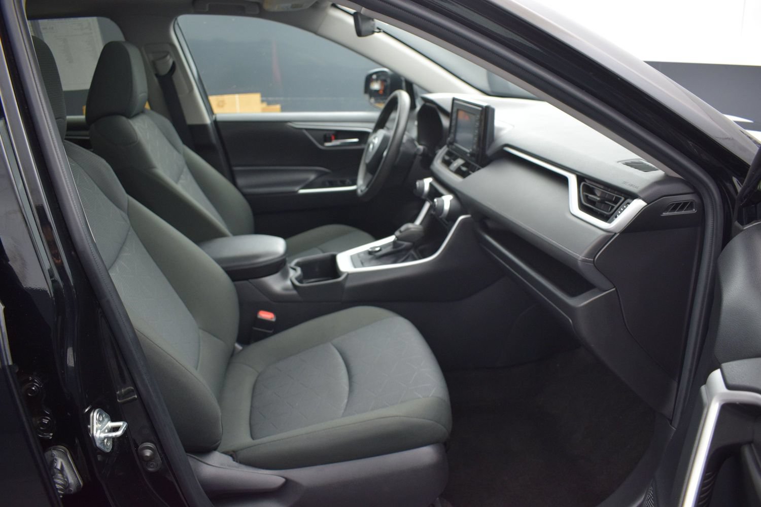 Used 2022 Toyota RAV4 XLE w/ Convenience Package AWD/4WD image 10